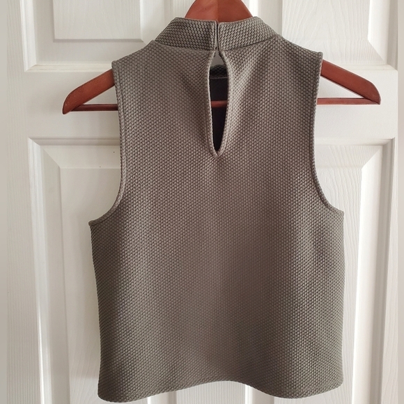 NWT EXPRESS Mock Neck Sleeveless Top size XS - Picture 2 of 5